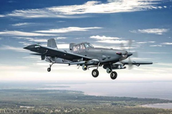 创赢策略 美国空军OA-1K“天袭者II”迫降受损 农业机冲进田野 飞行员没事儿